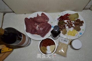 自制 红酒牛肉干！味道巴适！的做法步骤：1