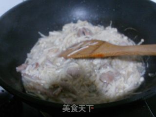 金针菇炒肉片的做法步骤：4