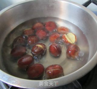 板栗烧寸排的做法步骤：4