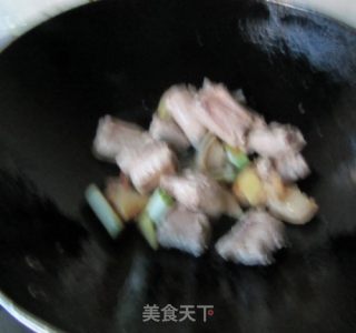 板栗烧寸排的做法步骤：7