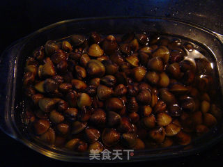 【福州家常菜】红糟炒蚬子的做法步骤：1