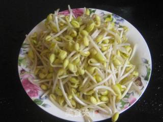 素炒辣味黄豆芽的做法步骤：1