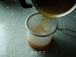 荠菜丸子煲菌汤的做法步骤：3