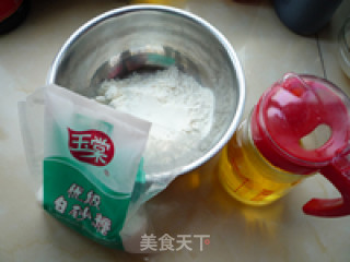 儿时的美味---炸糖糕的做法步骤：1