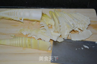 竹笋豌豆蛋花汤的做法步骤：1