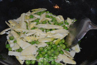 竹笋豌豆蛋花汤的做法步骤：4