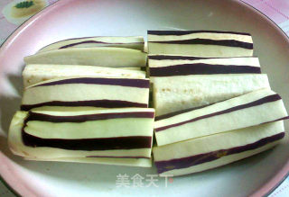 家常菜―肉丝扒茄子的做法步骤：1