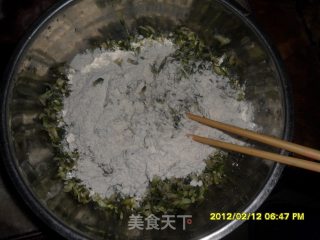 槐花饼的做法步骤：2