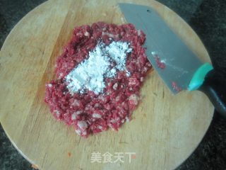 莴笋牛肉饺子的做法步骤：4