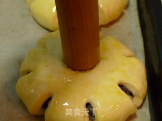花儿红豆面包----幸福如花 我们快乐着！的做法步骤：9