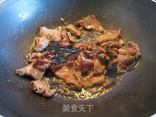 九层塔菠萝炒牛肉的做法步骤：3