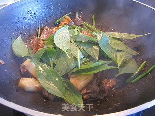 九层塔菠萝炒牛肉的做法步骤：6