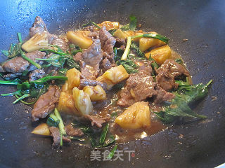 九层塔菠萝炒牛肉的做法步骤：7