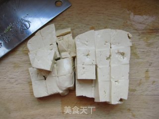 润肠排毒减脂—豆腐木耳烩猪血的做法步骤：1