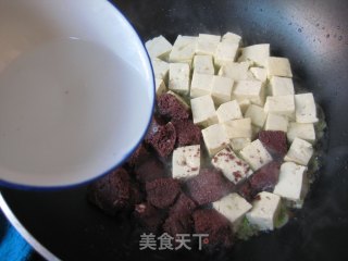 润肠排毒减脂—豆腐木耳烩猪血的做法步骤：7
