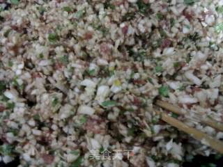 好吃不贵-----白菜猪肉大蒸饺的做法步骤：1