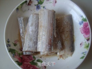 酥炸带鱼的做法步骤：3