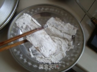 酥炸带鱼的做法步骤：4