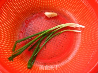 木耳腐竹拌菠菜的做法步骤：4