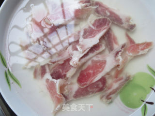 清炒咸肉春笋的做法步骤：2