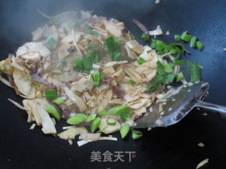 清炒咸肉春笋的做法步骤：7