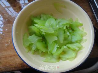 西芹百合的做法步骤：4