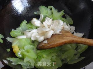 西芹百合的做法步骤：6