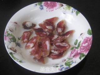 香肠炒花菜的做法步骤：1