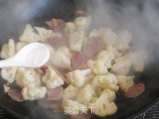 香肠炒花菜的做法步骤：5