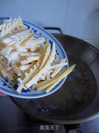 韭菜头炒冬笋的做法步骤：7