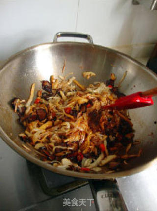 广西酸笋炒酱油肉的做法步骤：14