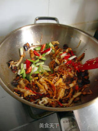 广西酸笋炒酱油肉的做法步骤：15