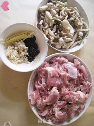 清蒸鲜菇排骨的做法步骤：1