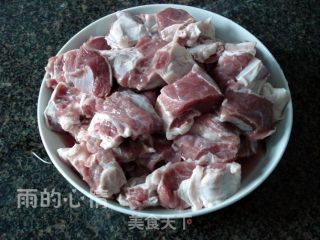 萝卜炖牛腩的做法步骤：1