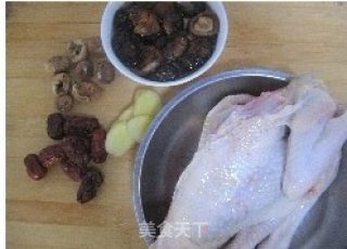无花果香菇炖鸡汤的做法步骤：1