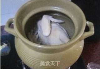 无花果香菇炖鸡汤的做法步骤：3