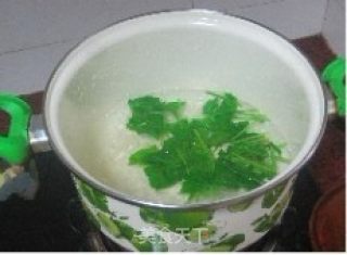 宝宝辅食——菠菜汁的做法步骤：3