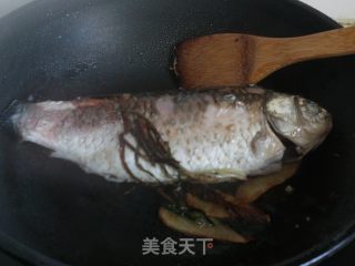鲫鱼汤的做法步骤：3
