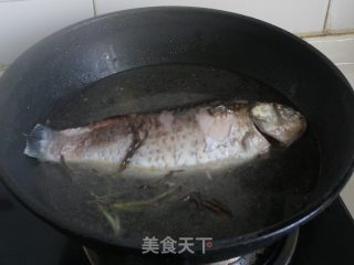鲫鱼汤的做法步骤：4
