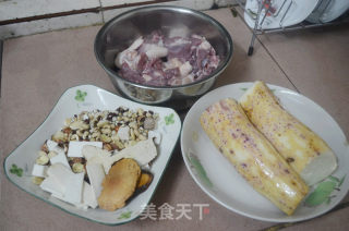 祛湿汤——药材淮山炖老鸭汤的做法步骤：1