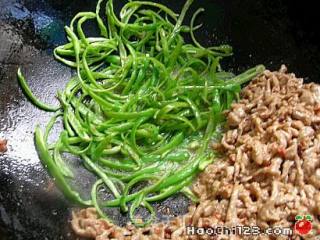 老公最爱青椒肉丝的做法步骤：2
