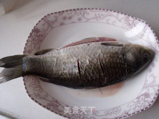 红烧鲫鱼的做法步骤：1