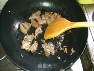 猪肝炒胡萝卜的做法步骤：2