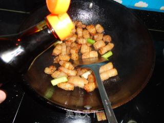 炖红烧肉的做法步骤：5