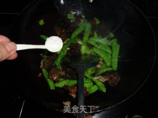 黑木耳炒荷兰豆的做法步骤：5