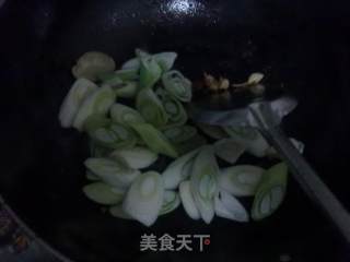 葱爆羊肉的做法步骤：3