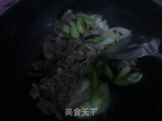 葱爆羊肉的做法步骤：4