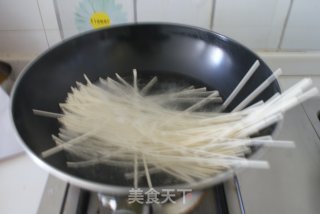 快手早餐——热汤面的做法步骤：3
