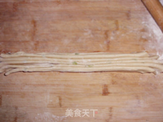 五香葱油饼的做法步骤：6