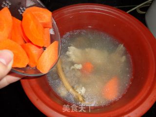 猪骨胡萝卜汤的做法步骤：4